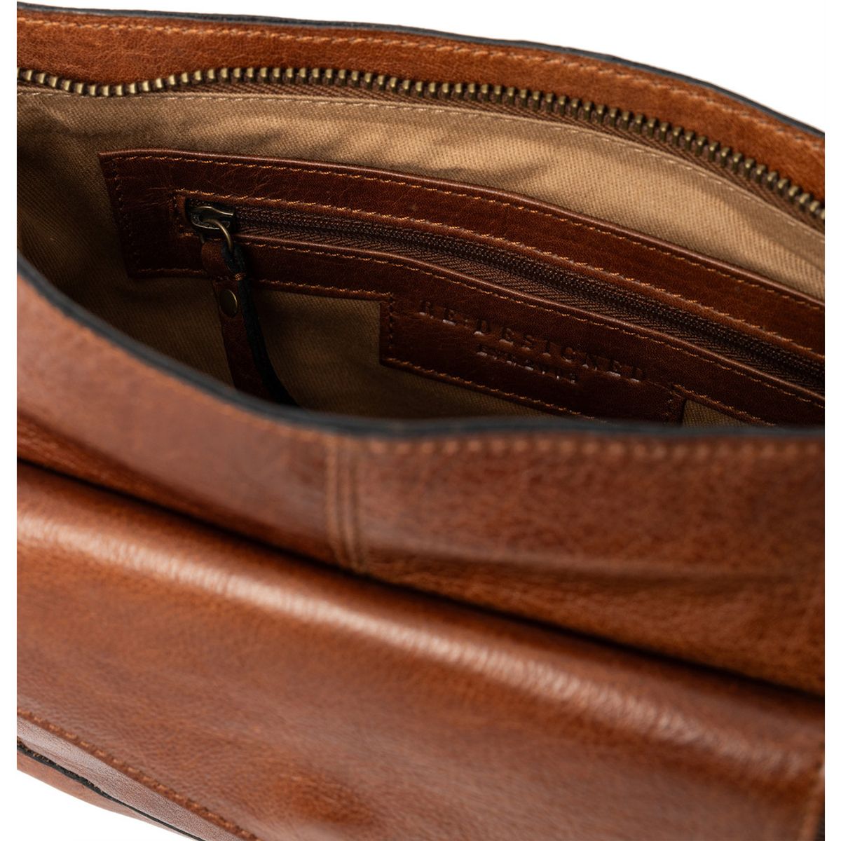 RE:Designed Luzia Small Crossverveske i Walnut