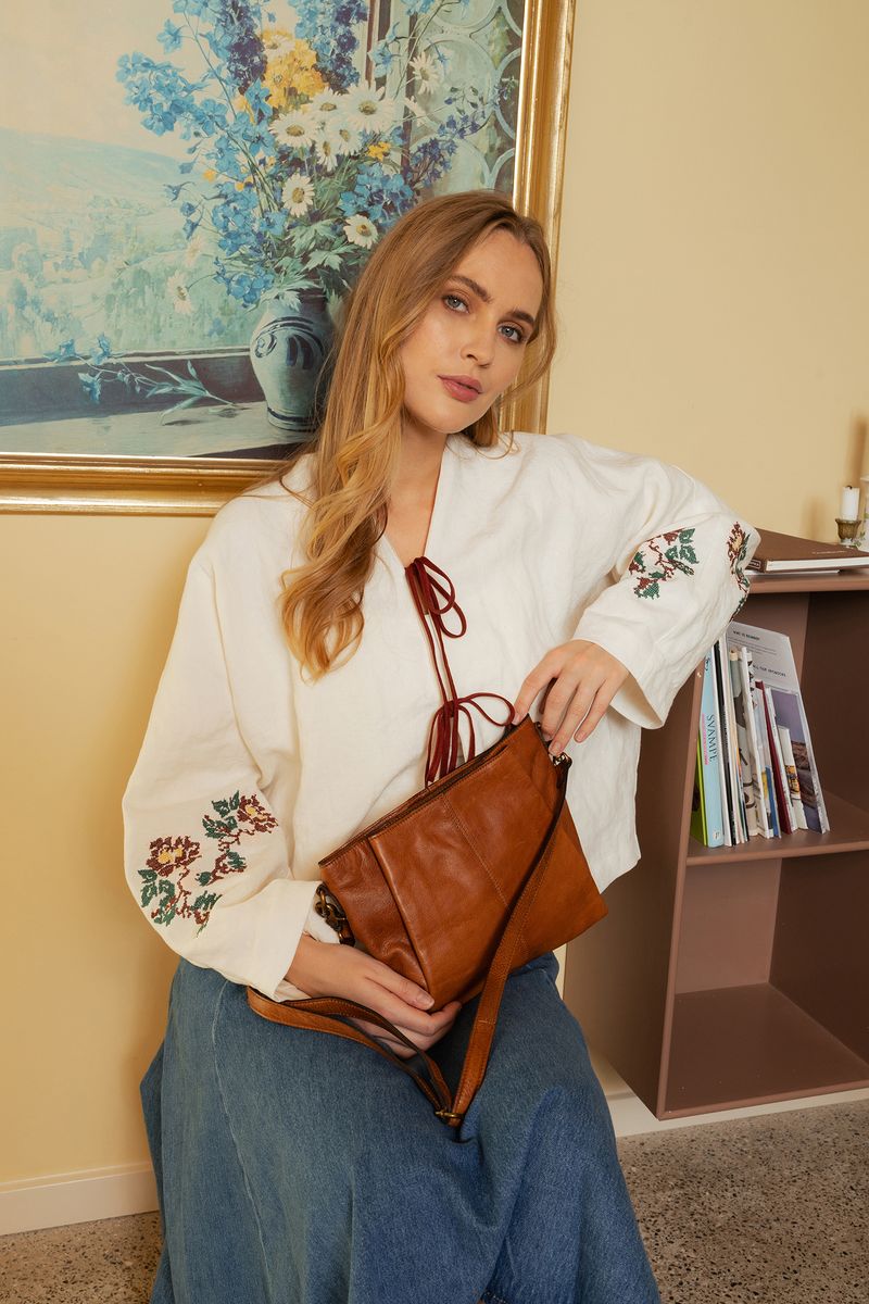 RE:Designed By Dixie Nisa Medium Walnut