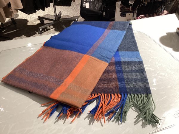 Hovedbilde Mor Faun Refleks i Klar Blå