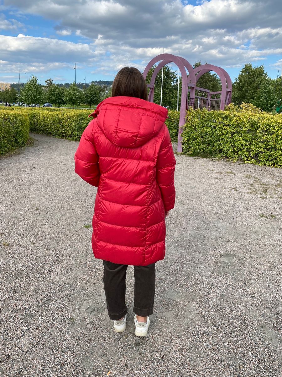 Normann lang dunjakke i Tomato Red/Black