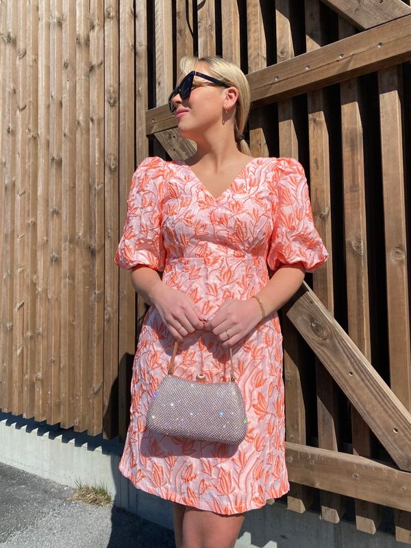 Claire Delina Kjole i Persimmon