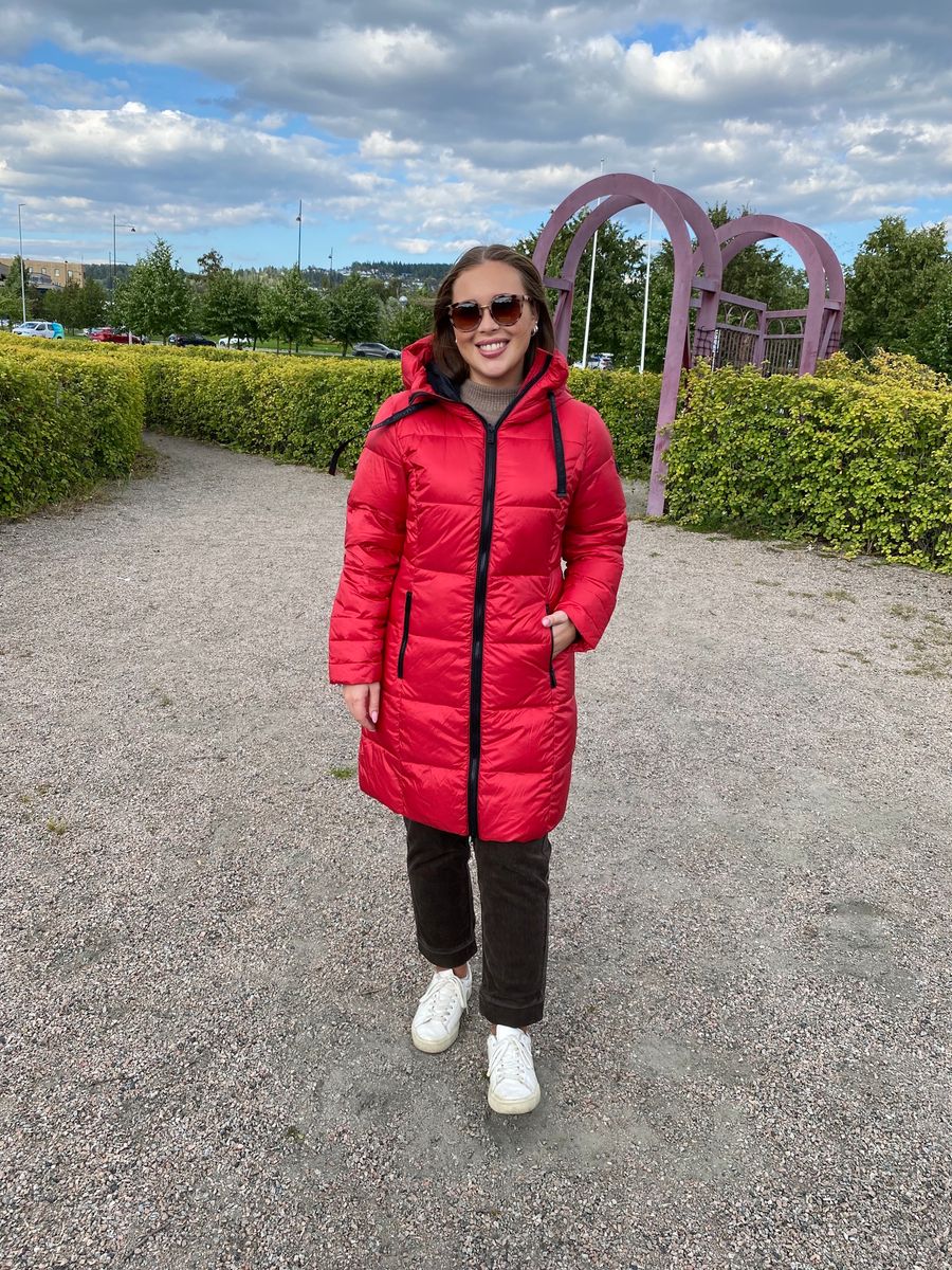 Normann lang dunjakke i Tomato Red/Black
