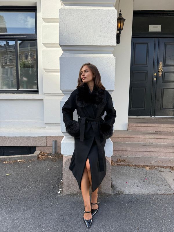 Clermonte Millie Ullkåpe i Black