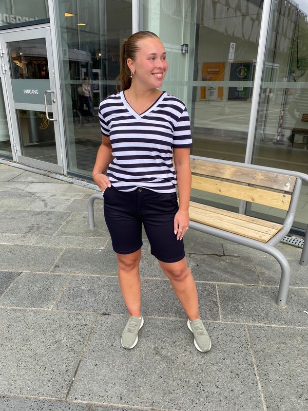 Claire Hannah Shorts i Dark Navy